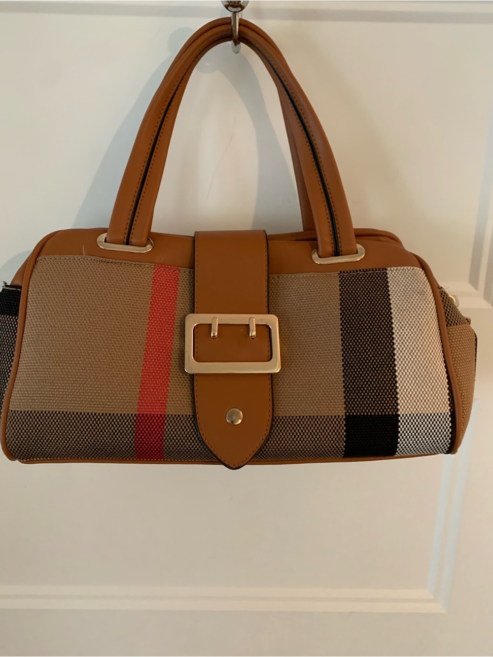 Women’s beautiful Classic plaid hand Bag in tan / red and dark brown colors